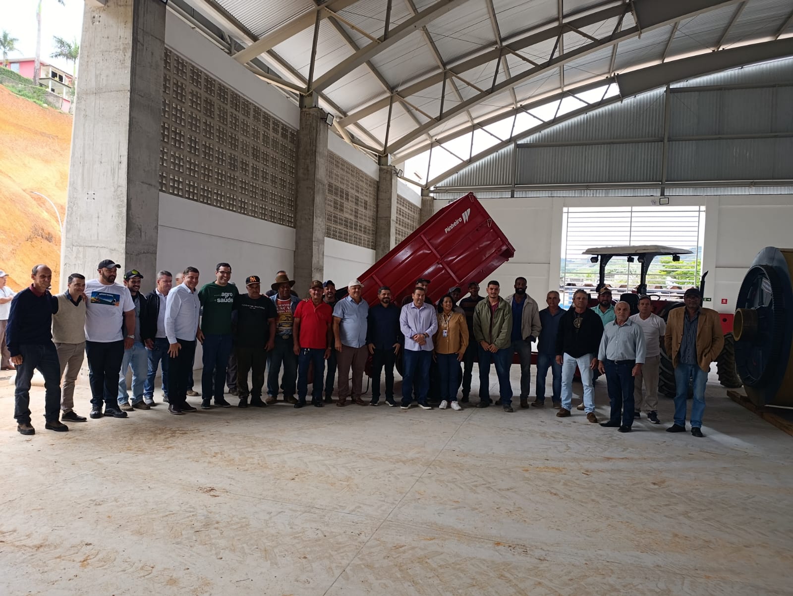 “VEREADORES PARTICIPAM DA 1ª EDIÇÃO AGRO GUAÇUÍ, IMPULSIONANDO A AGRICULTURA FAMILIAR COM ENTREGA DE EQUIPAMENTOS AGRÍCOLAS.”
